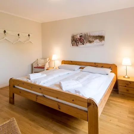 Seeblick - Gemuetliche 60qm - 50m Zum Naturstrand - Mit Terrasse Und Grossem Garten بيت للعطل